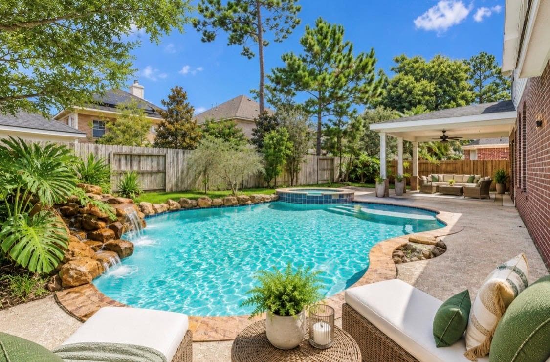 18330 Enchanted Rock Trl