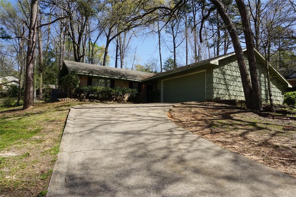 3701 Live Oak Dr