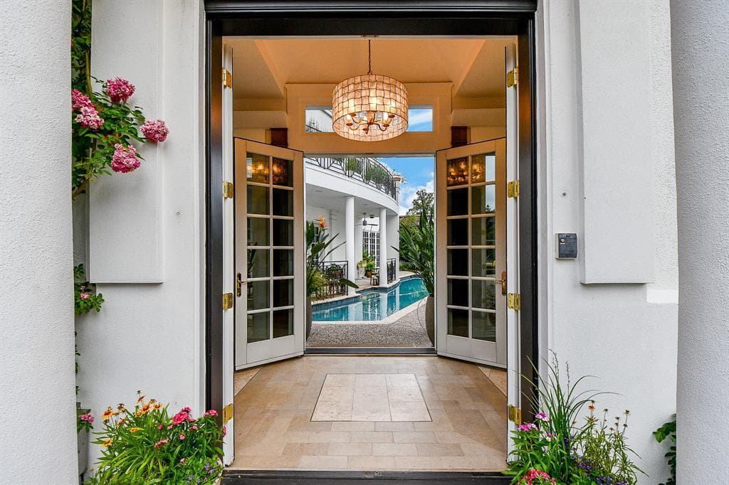 28 Sunset Blvd