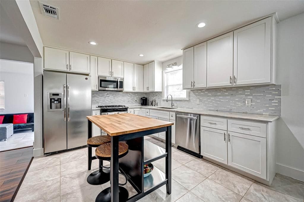 8434 Churchville Dr