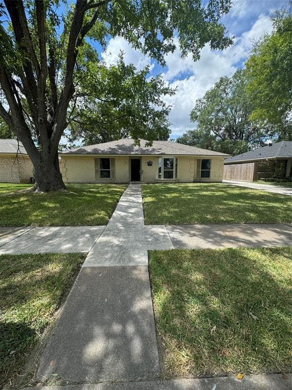 8207 Bayou Forest Dr