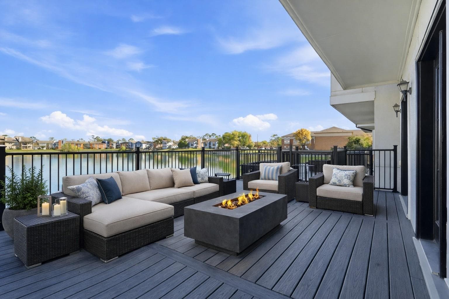 2134 Lakeshore Edge Dr