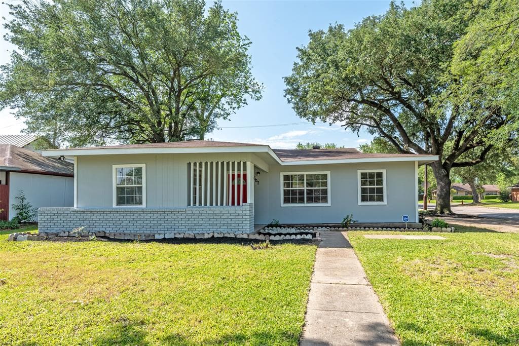 607 West Ave