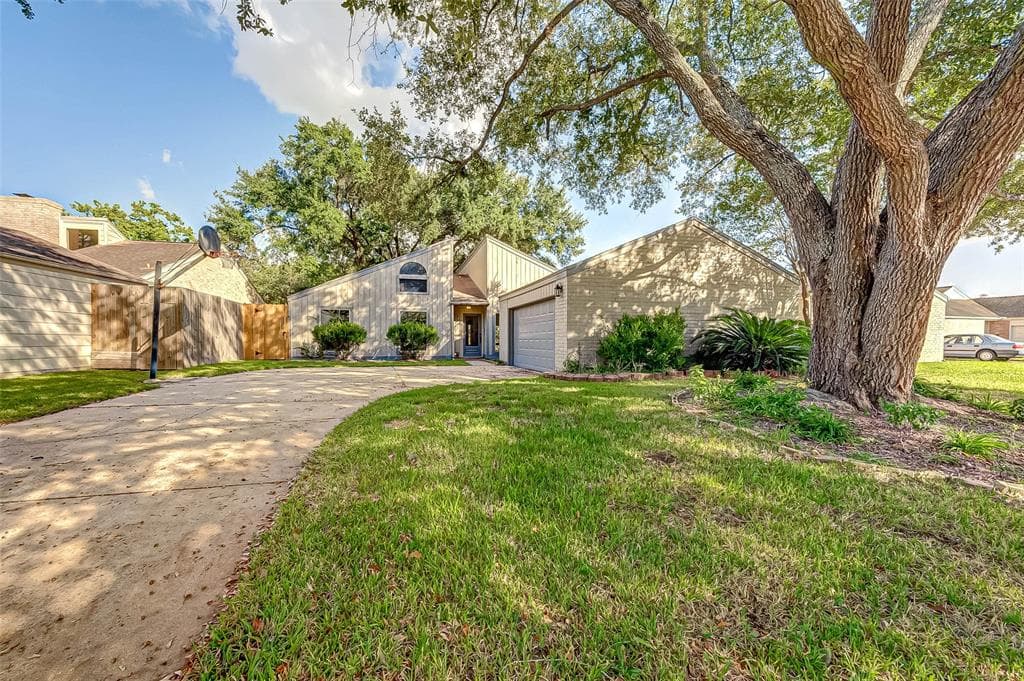 2211 Kinbrook Dr