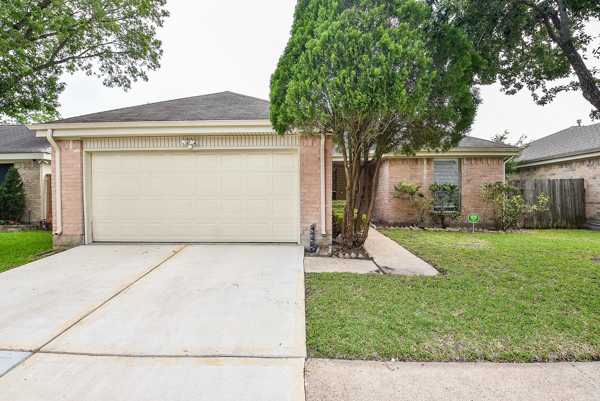 13527 Laurel River Dr