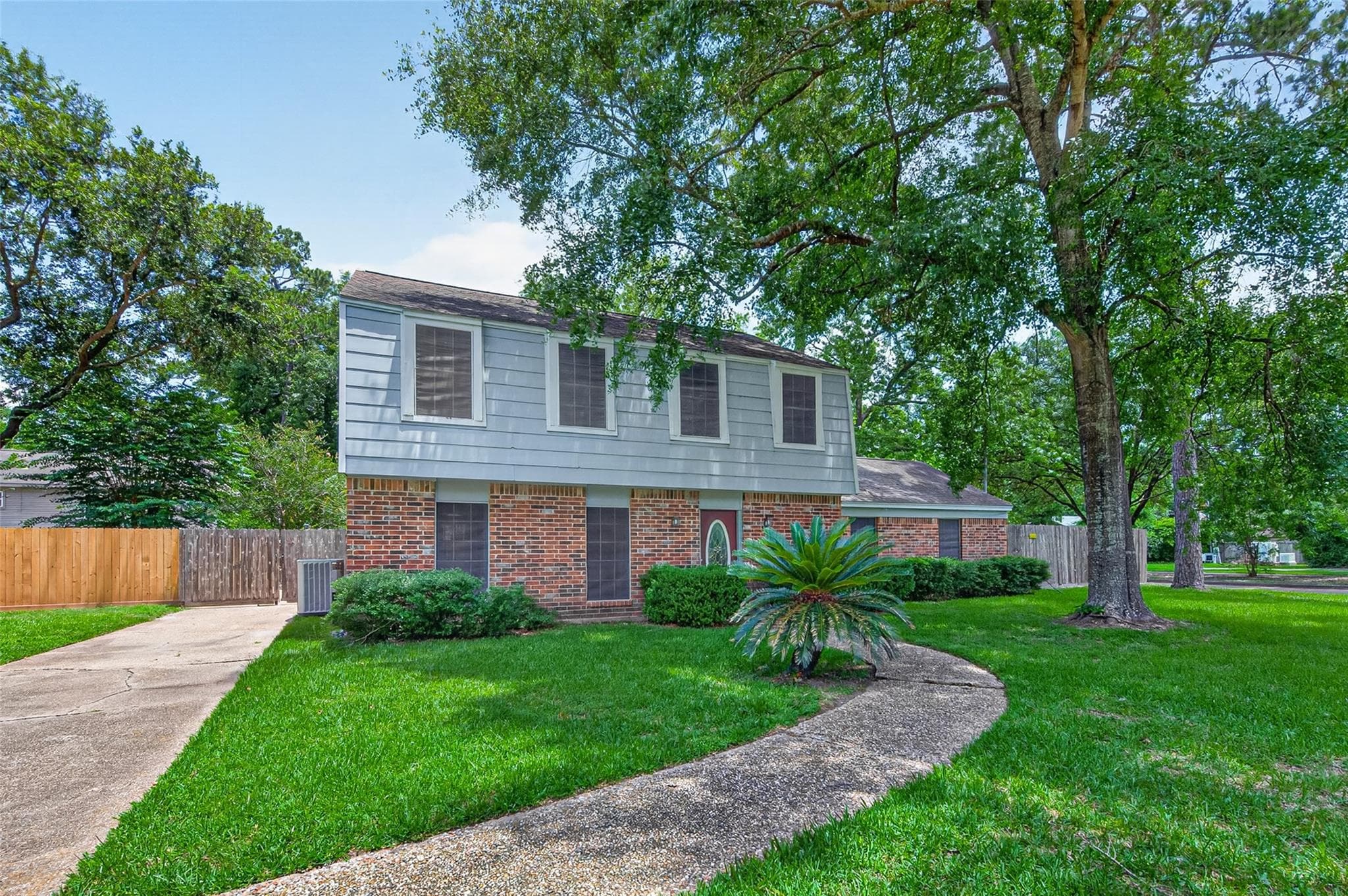 2239 Parkdale Dr