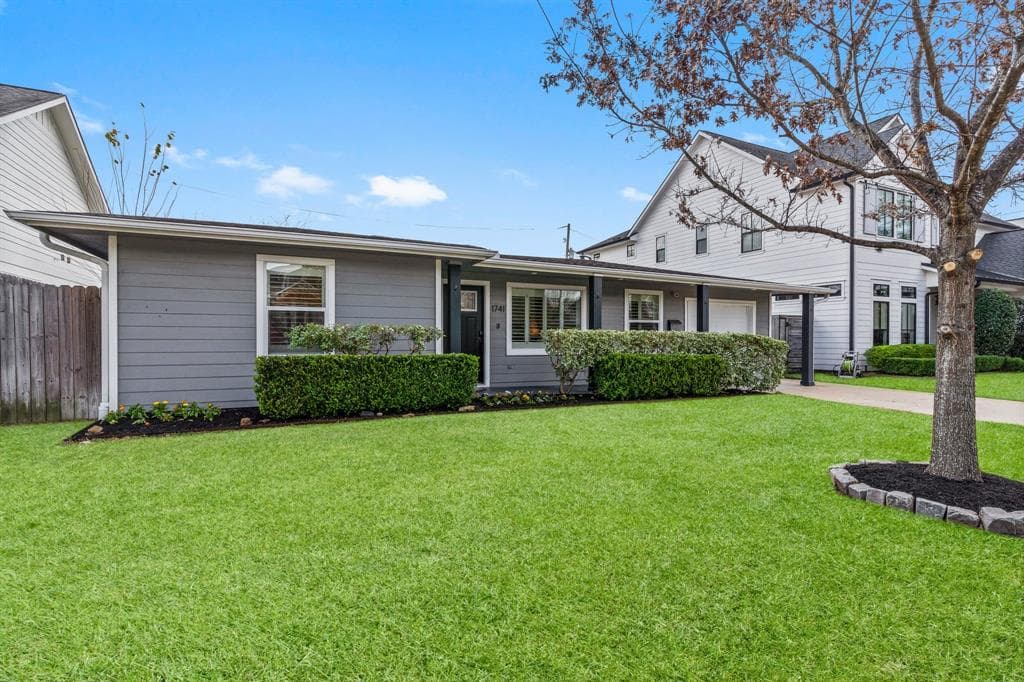 1741 Ebony Ln