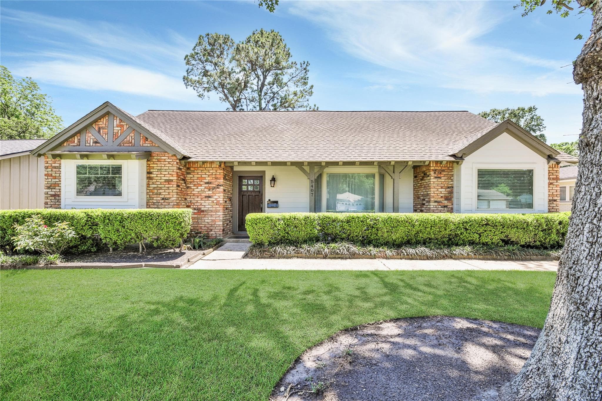 5407 Hialeah Dr