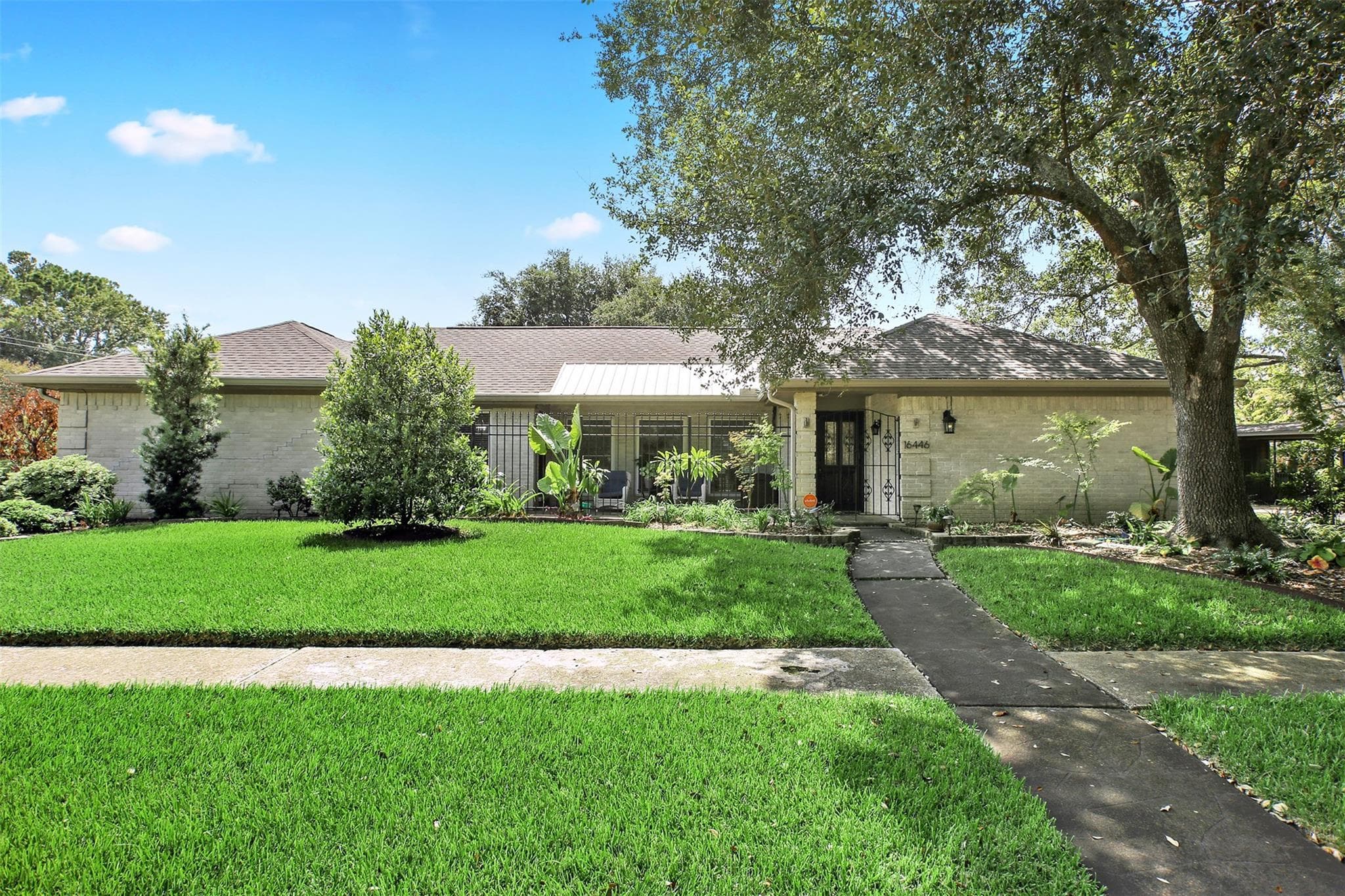 16446 Shady Elms Dr