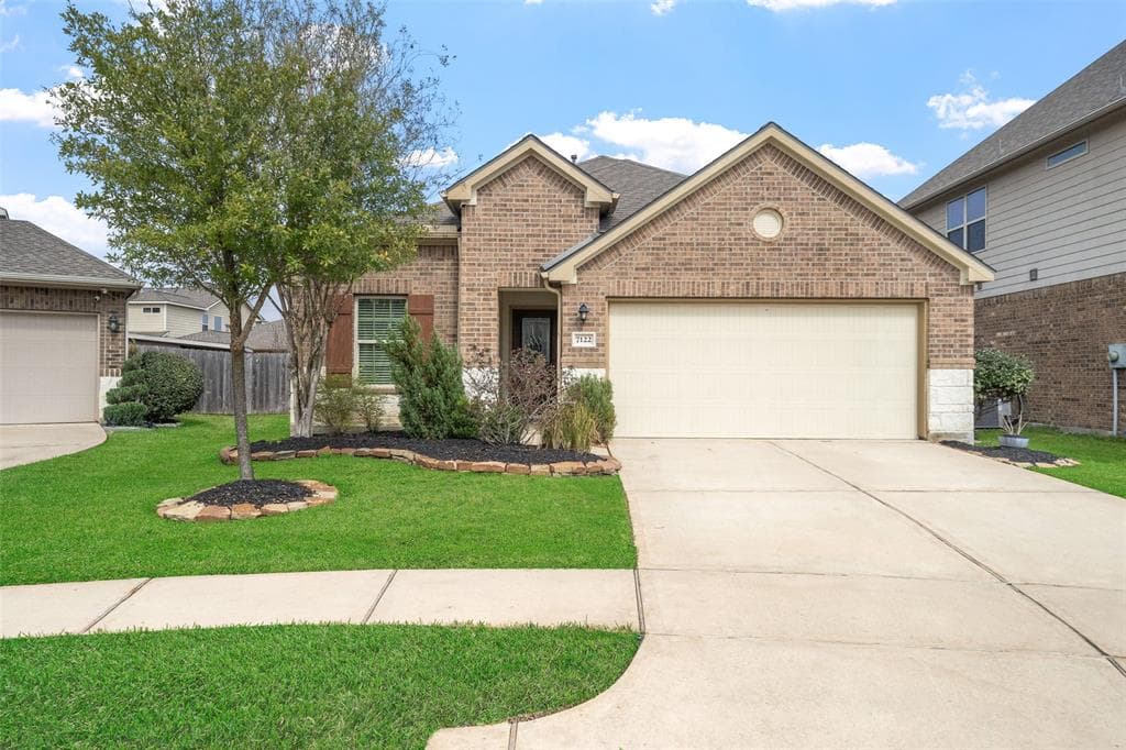 7122 Edwanna Ln