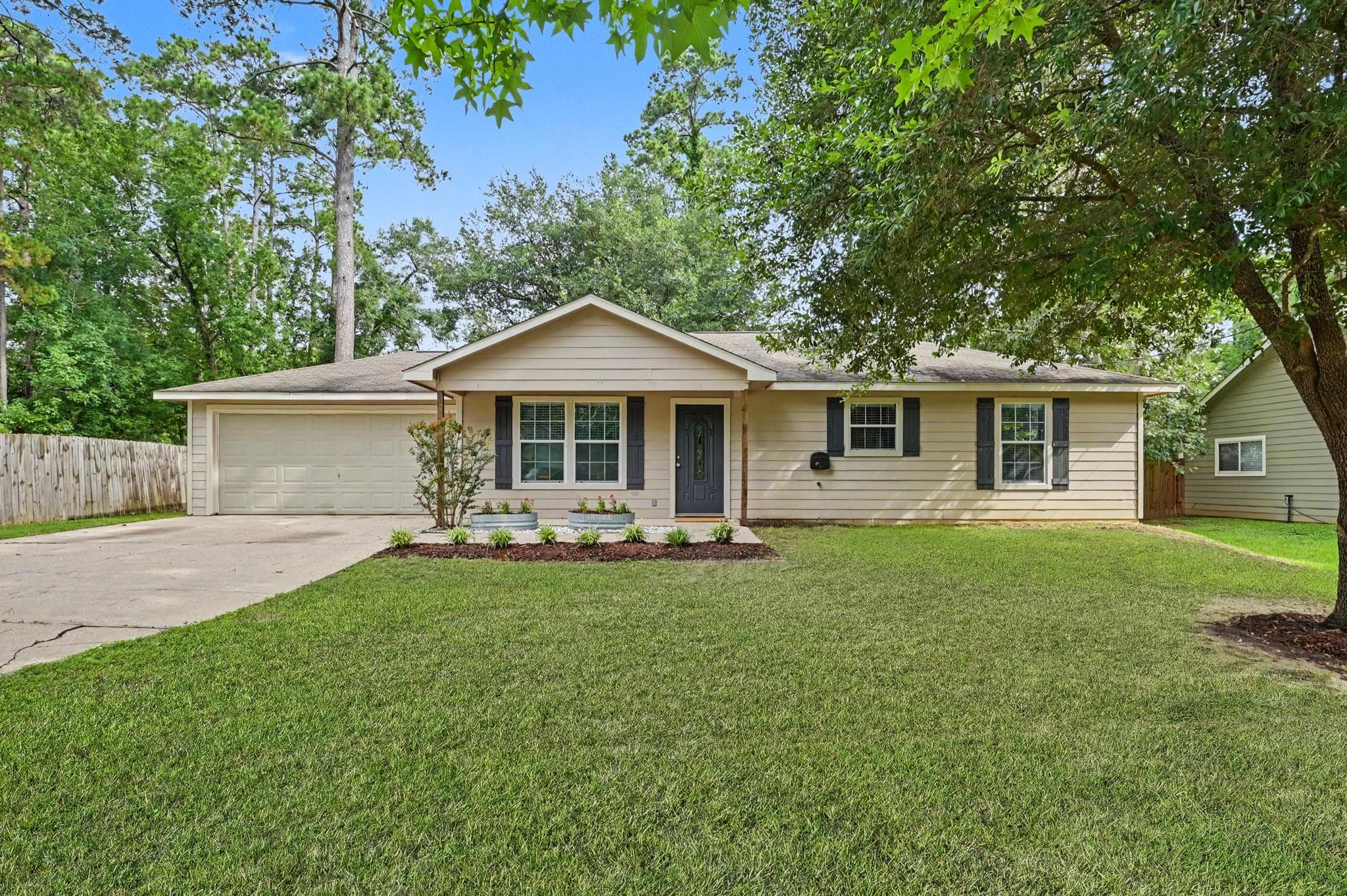 10807 Royal Tricia Dr
