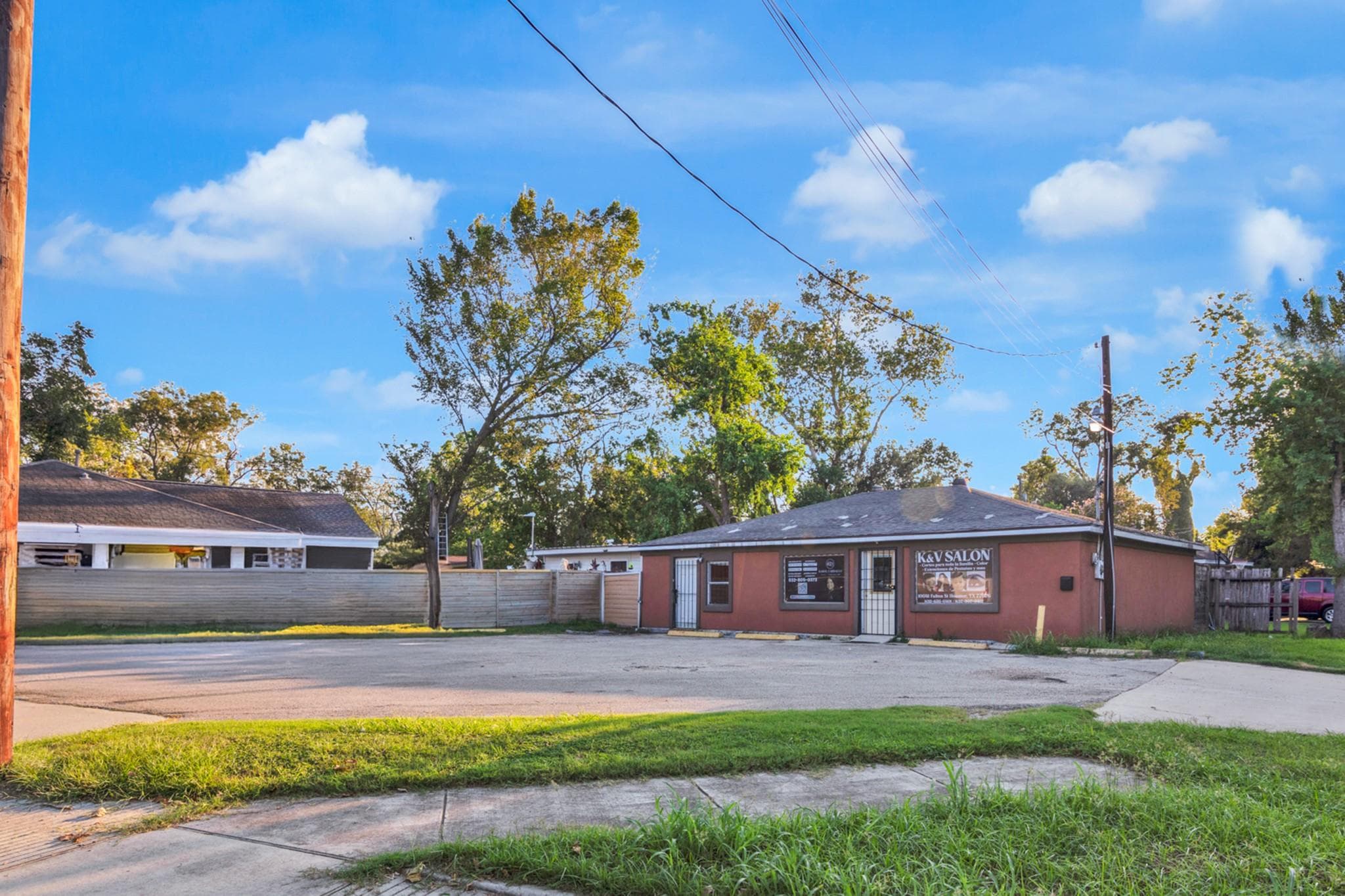 10041 Fulton St