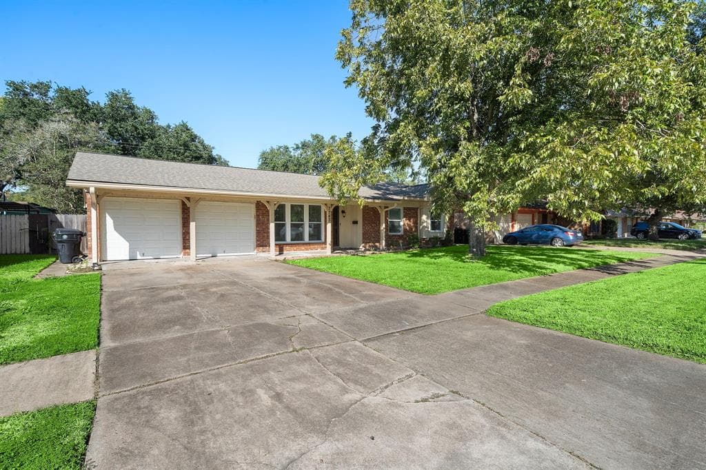 7743 Greenswarth Ln