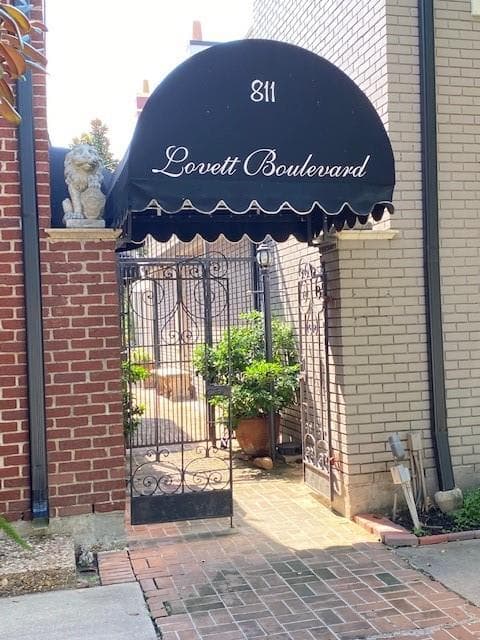 811 Lovett Blvd Apt 19