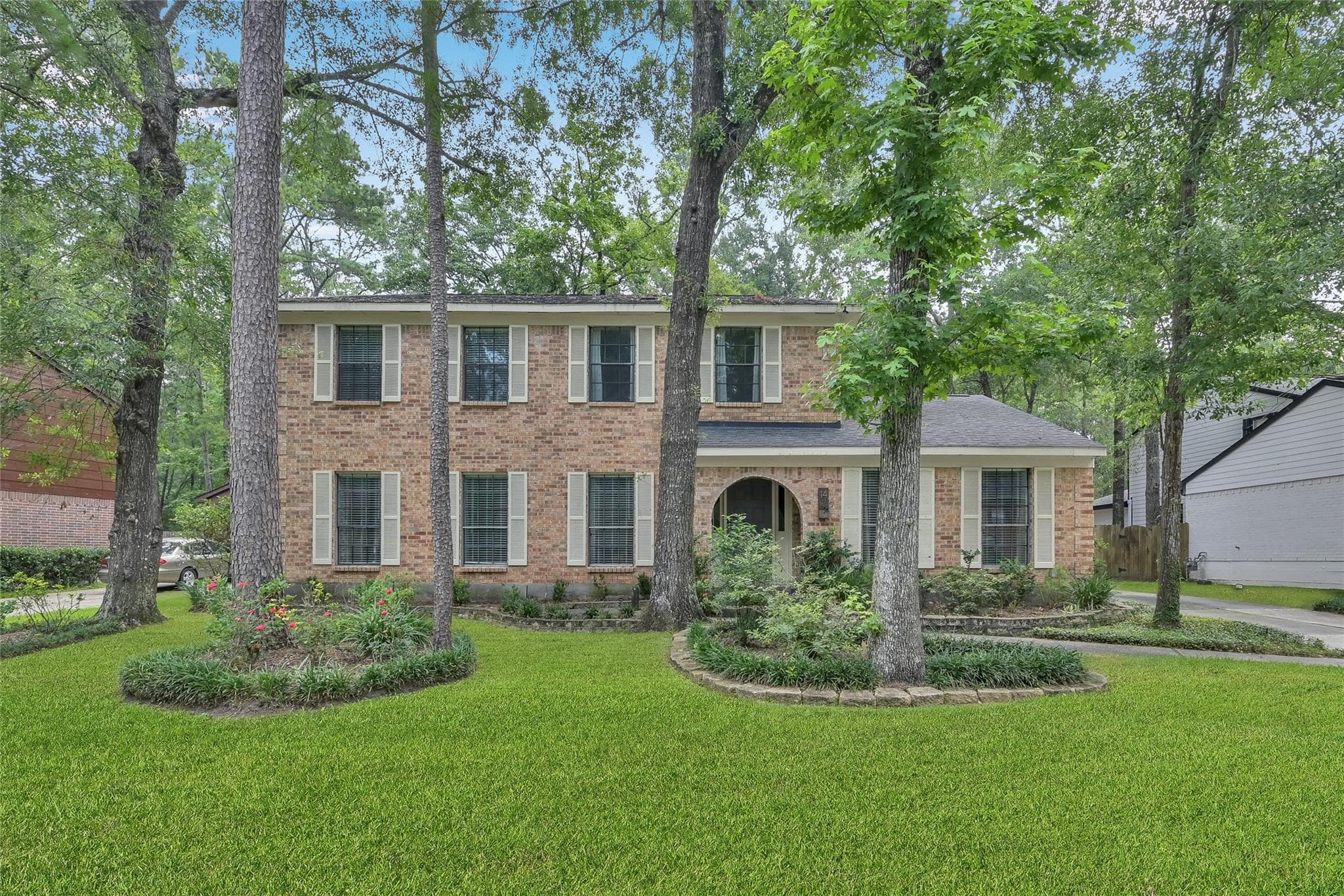 14 E Wandering Oak Dr