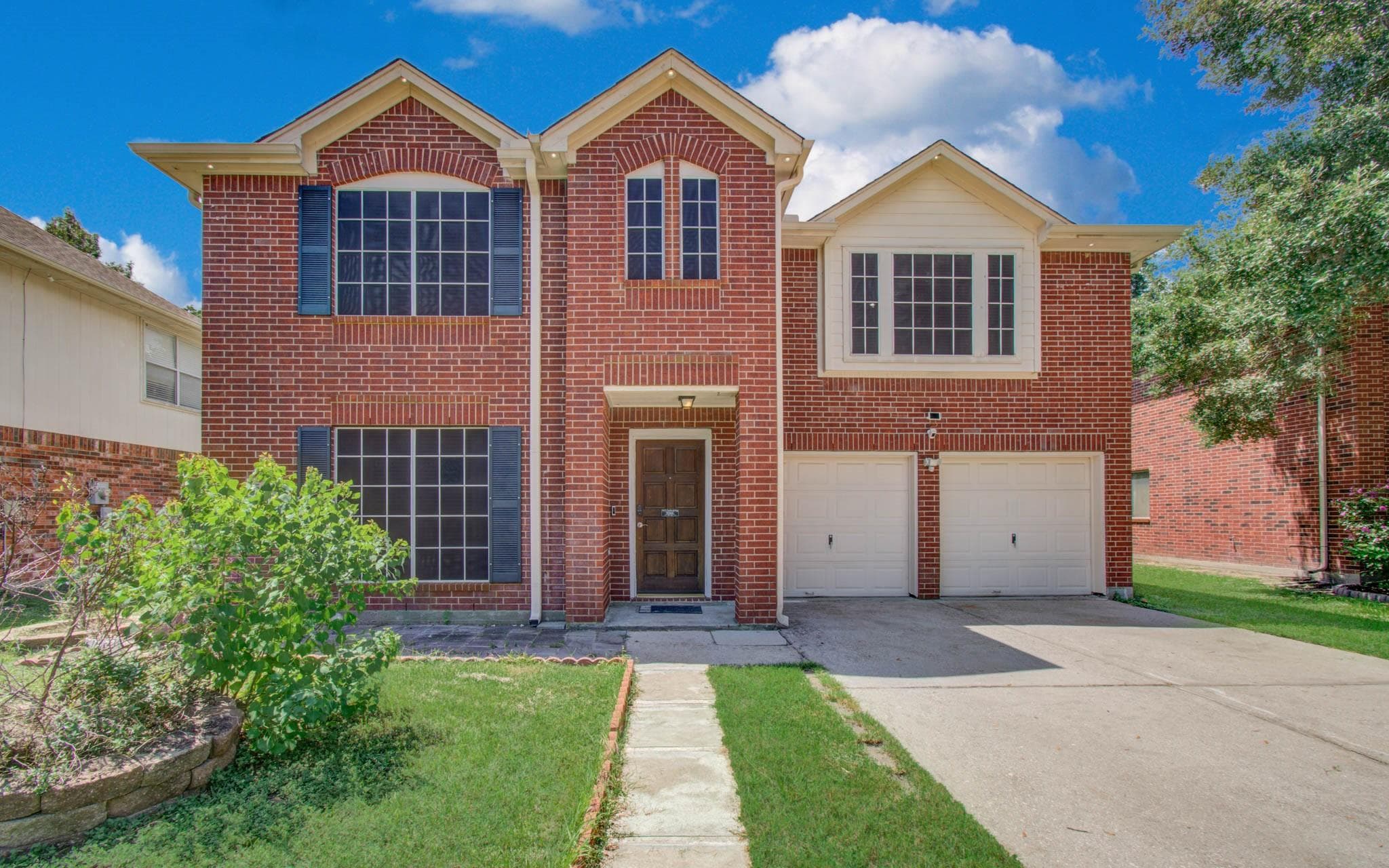 5415 Oak Falls Dr