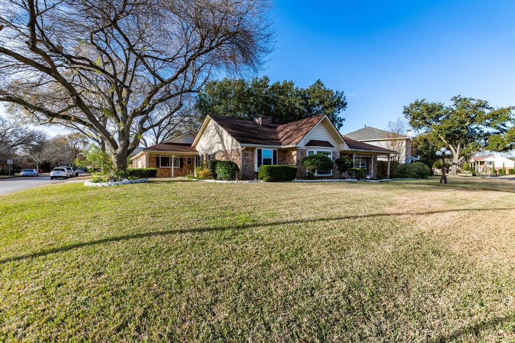 501 Hillhurst Dr