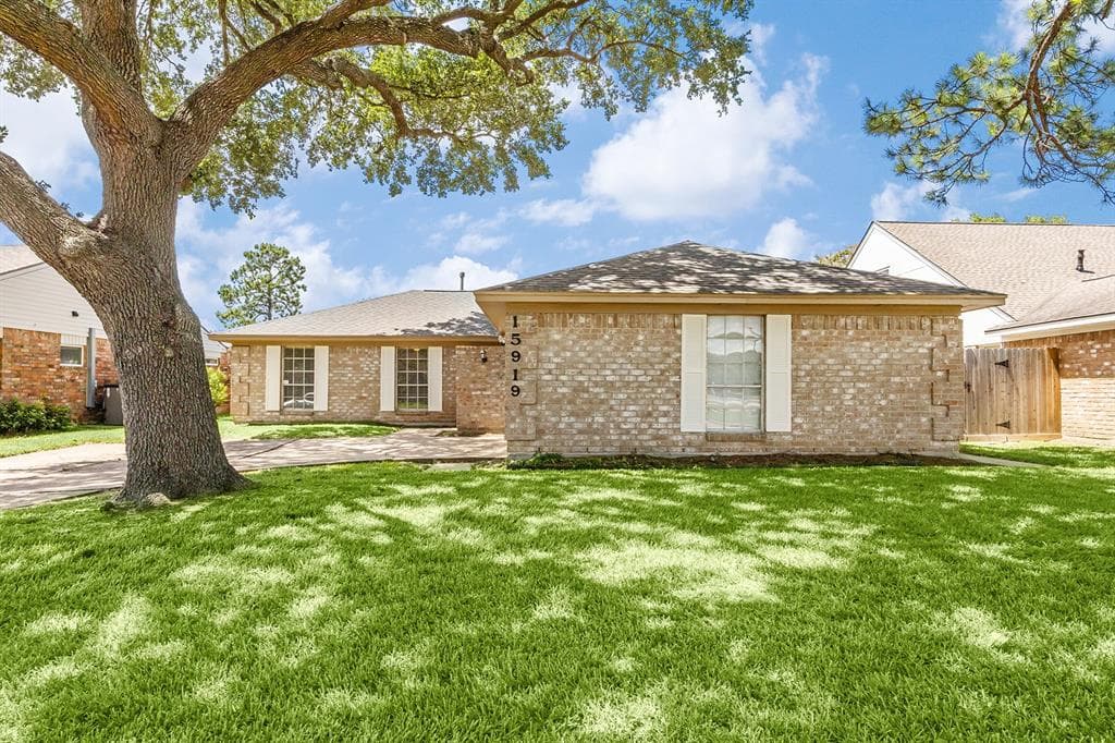 15919 Hickory Knoll Dr