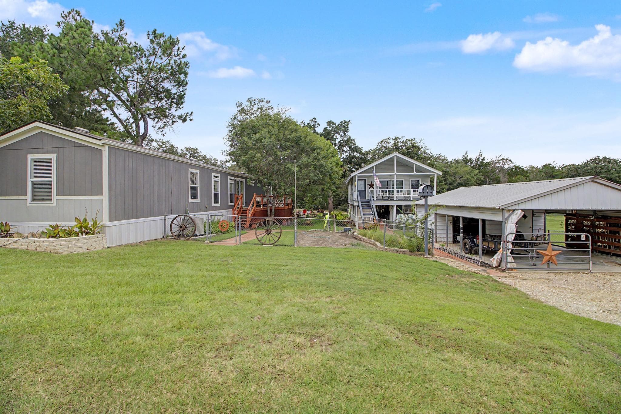 637 Lakeview Dr
