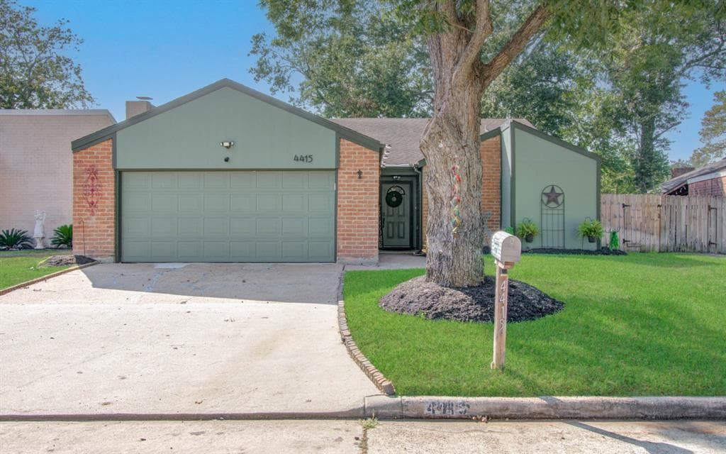 4415 Hickory Grove Dr