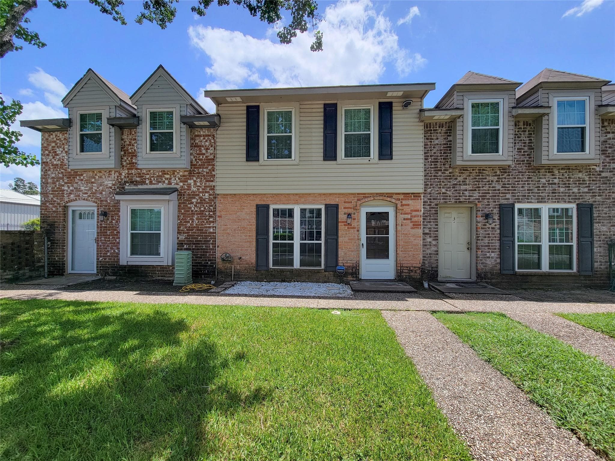 1911 Sherwood Forest St Apt 2