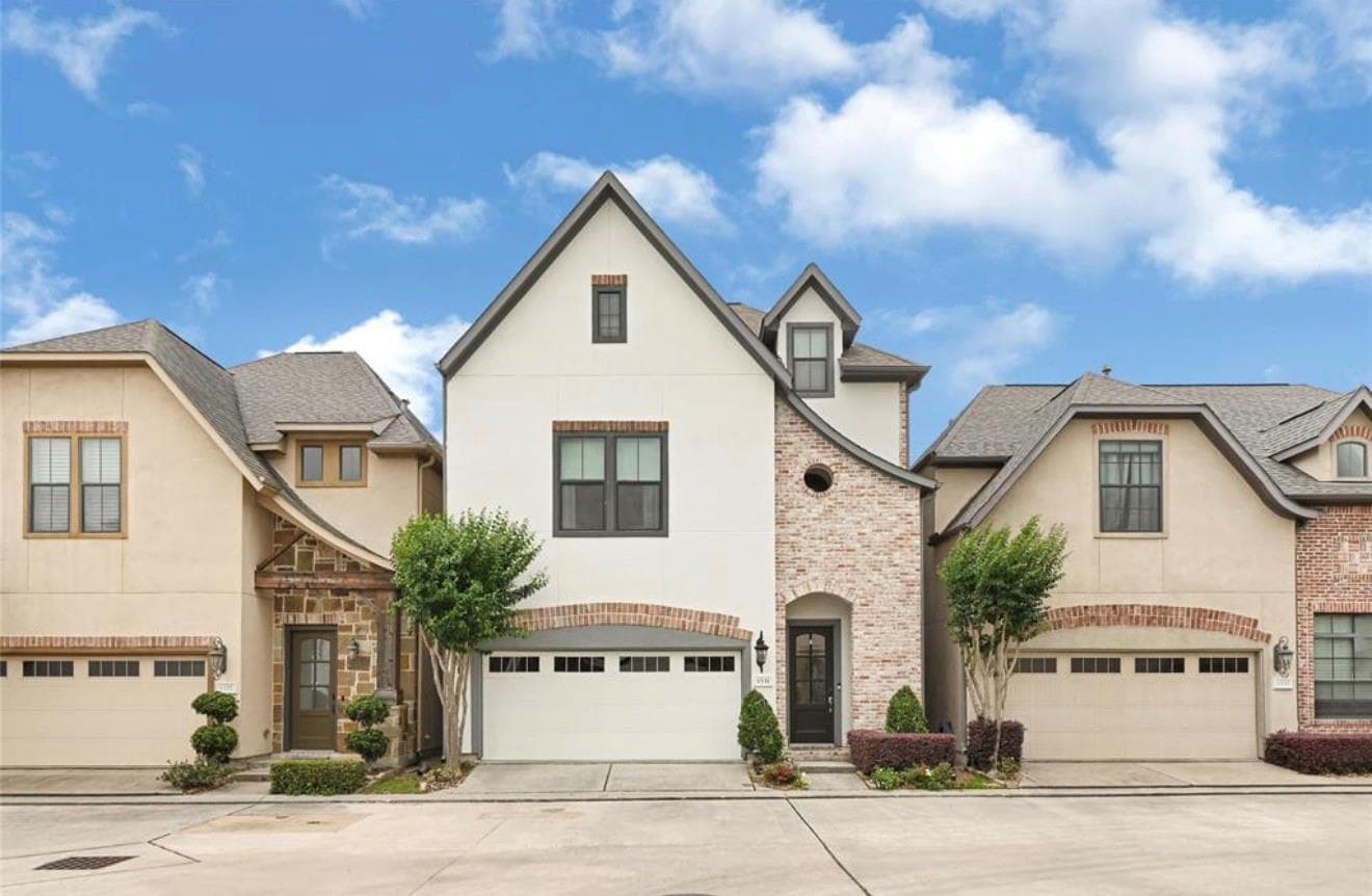 1531 Woodbend Park W