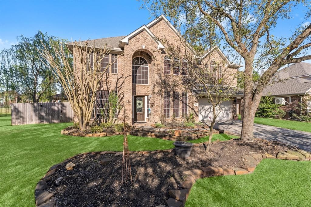 30318 Vinebriar Dr