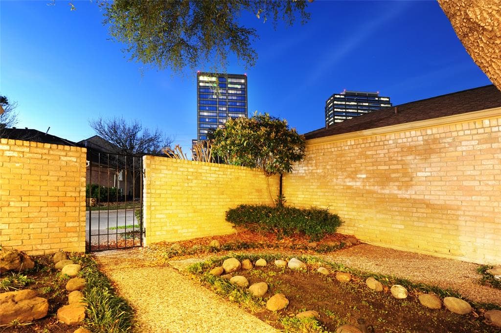 15600 Barkers Landing Rd Apt 23