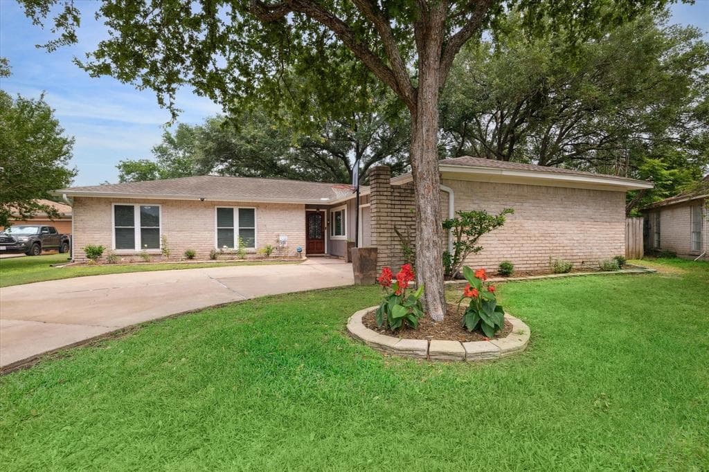 15807 Pathfield Dr