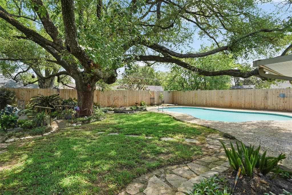 7127 Galleon Dr