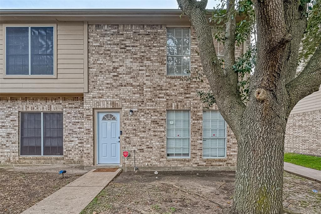 1081 Birnham Woods Blvd