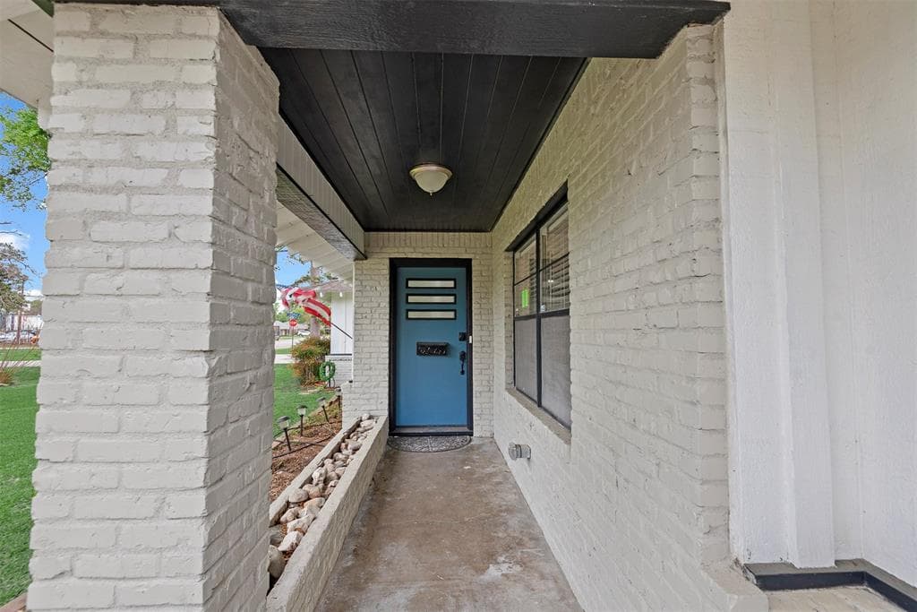 1705 Spur Ln