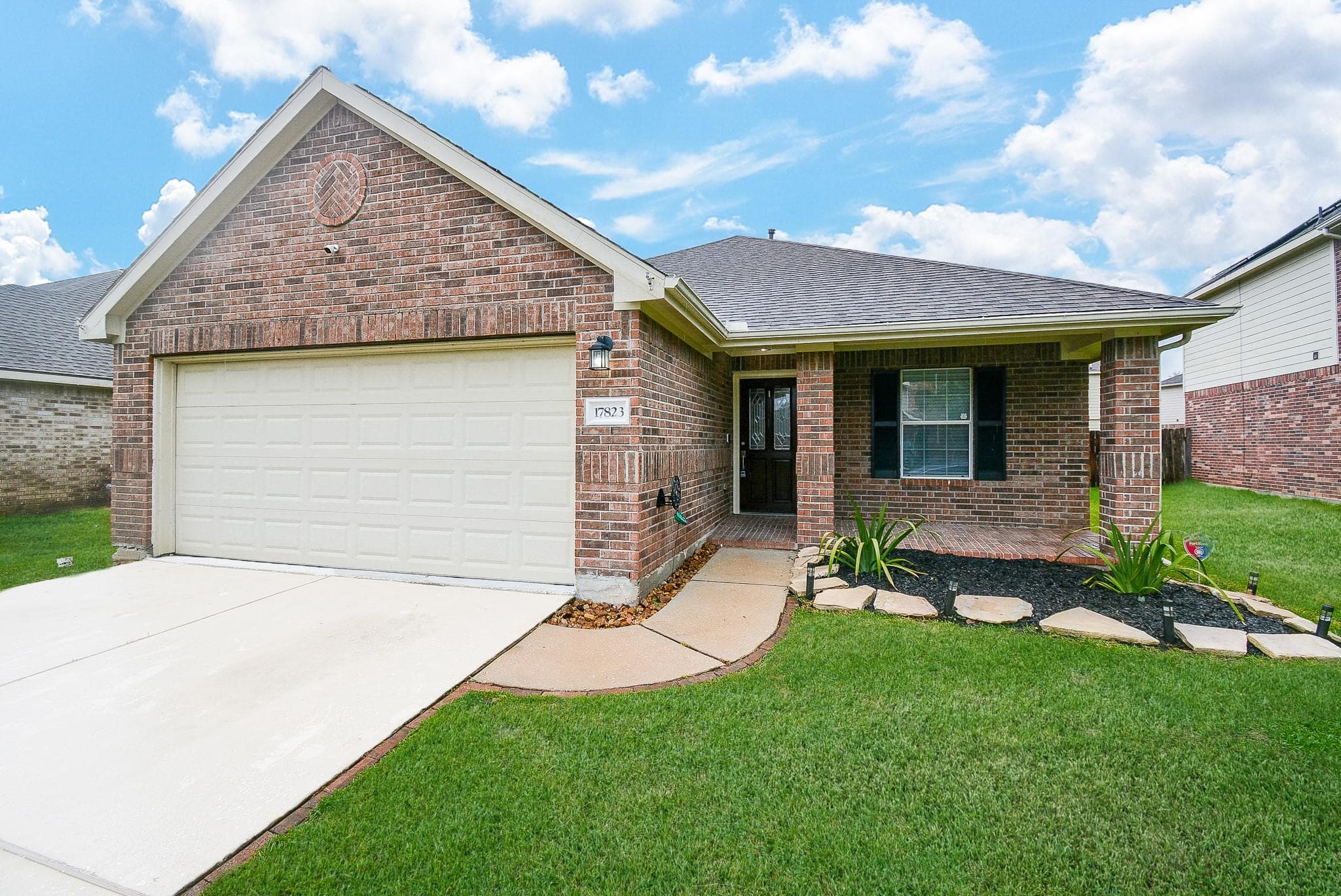 17823 Laurelton Dr