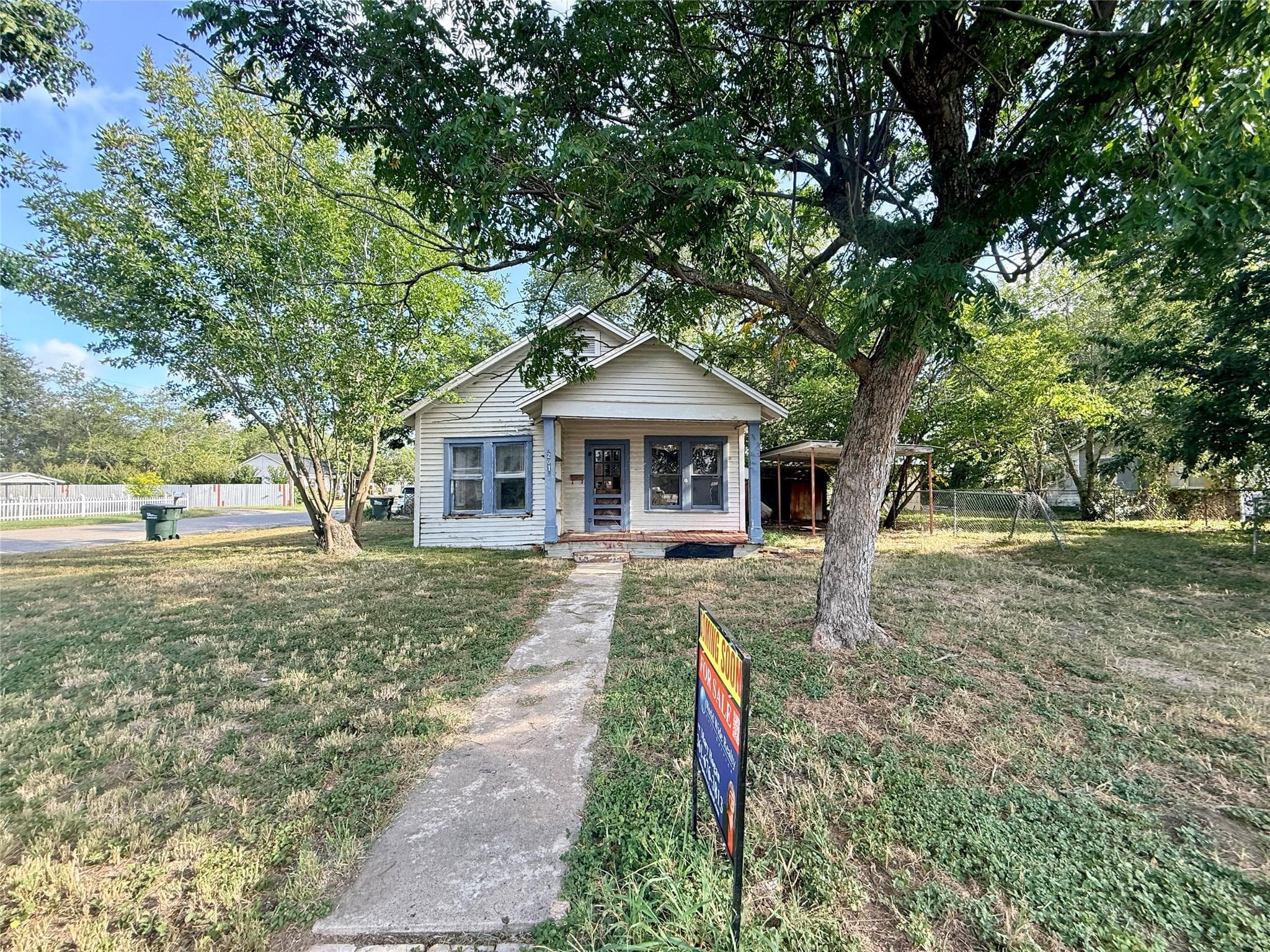 201 E Bailey St