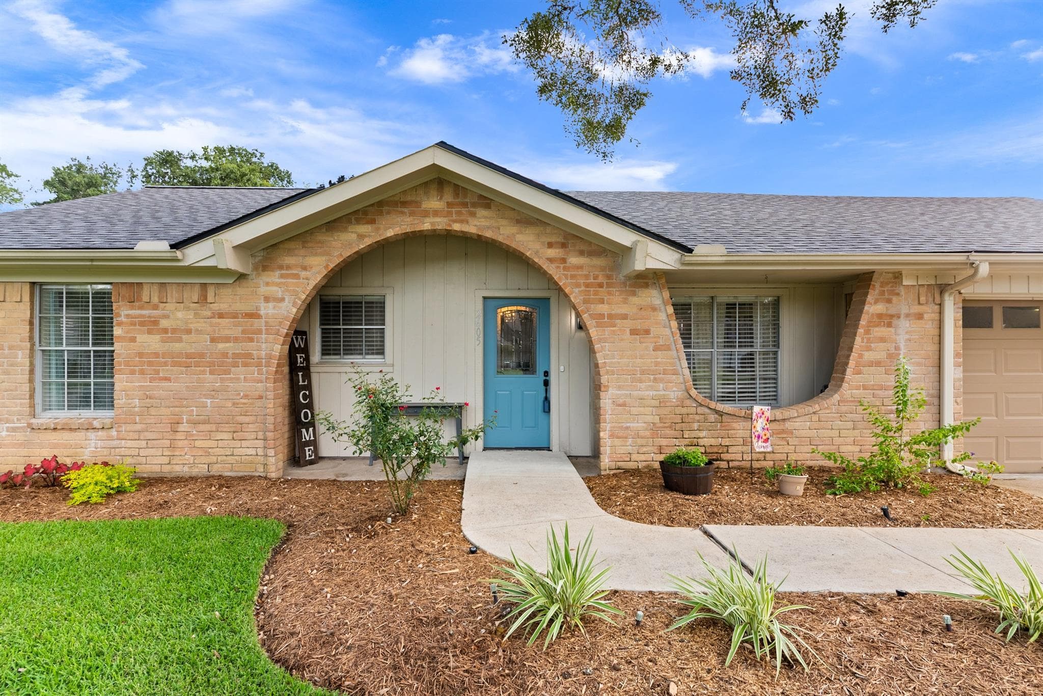 2605 Perry Ln