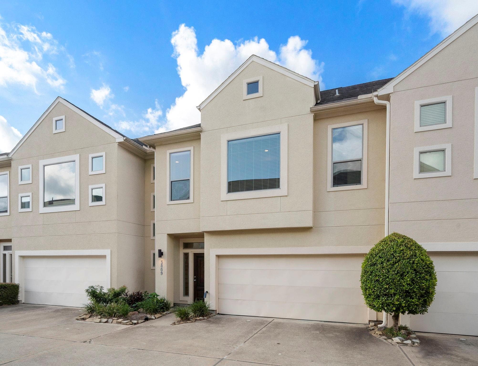 3809 Centerplaza Dr