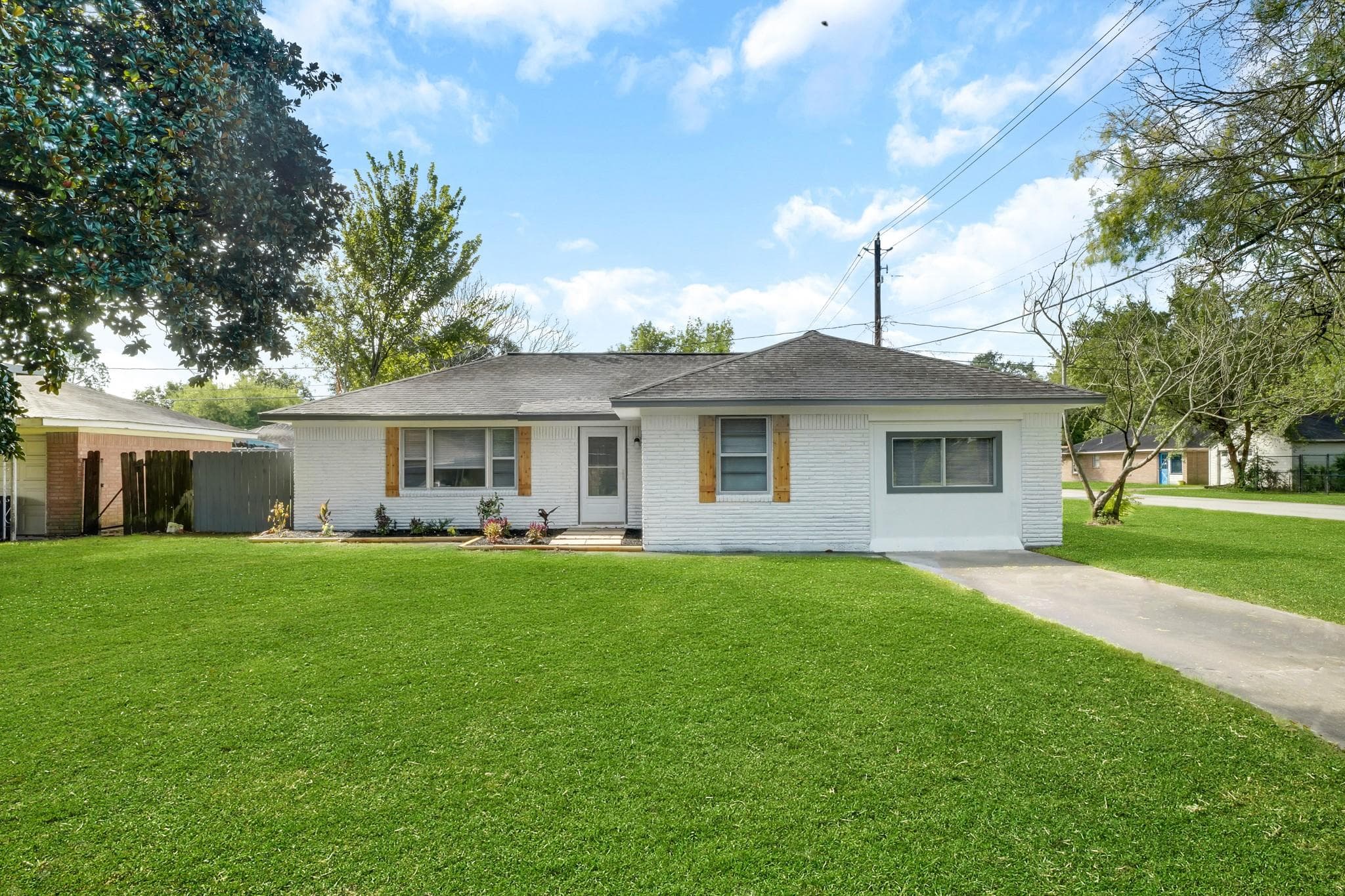 2502 Hillshire Dr