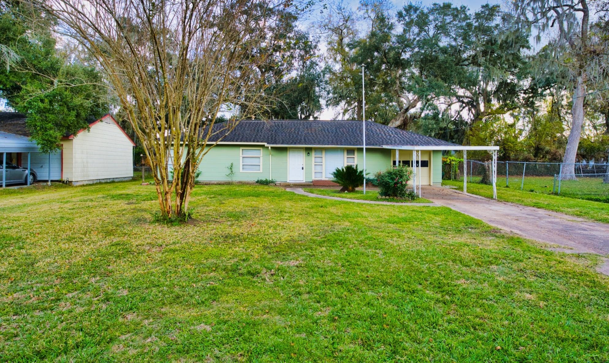 906 Avenue A