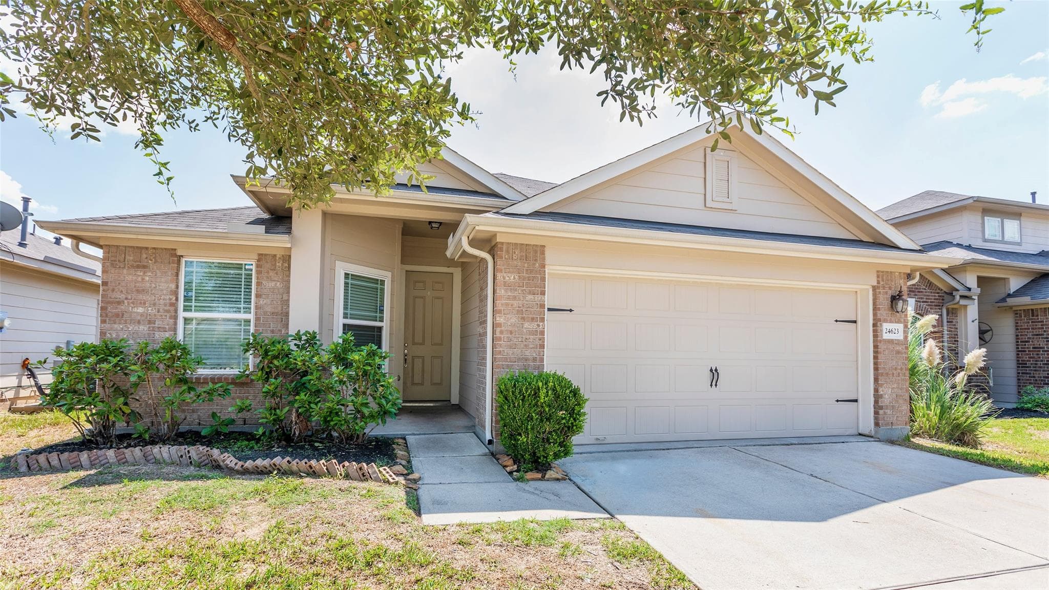 24623 Lakecrest Town Dr