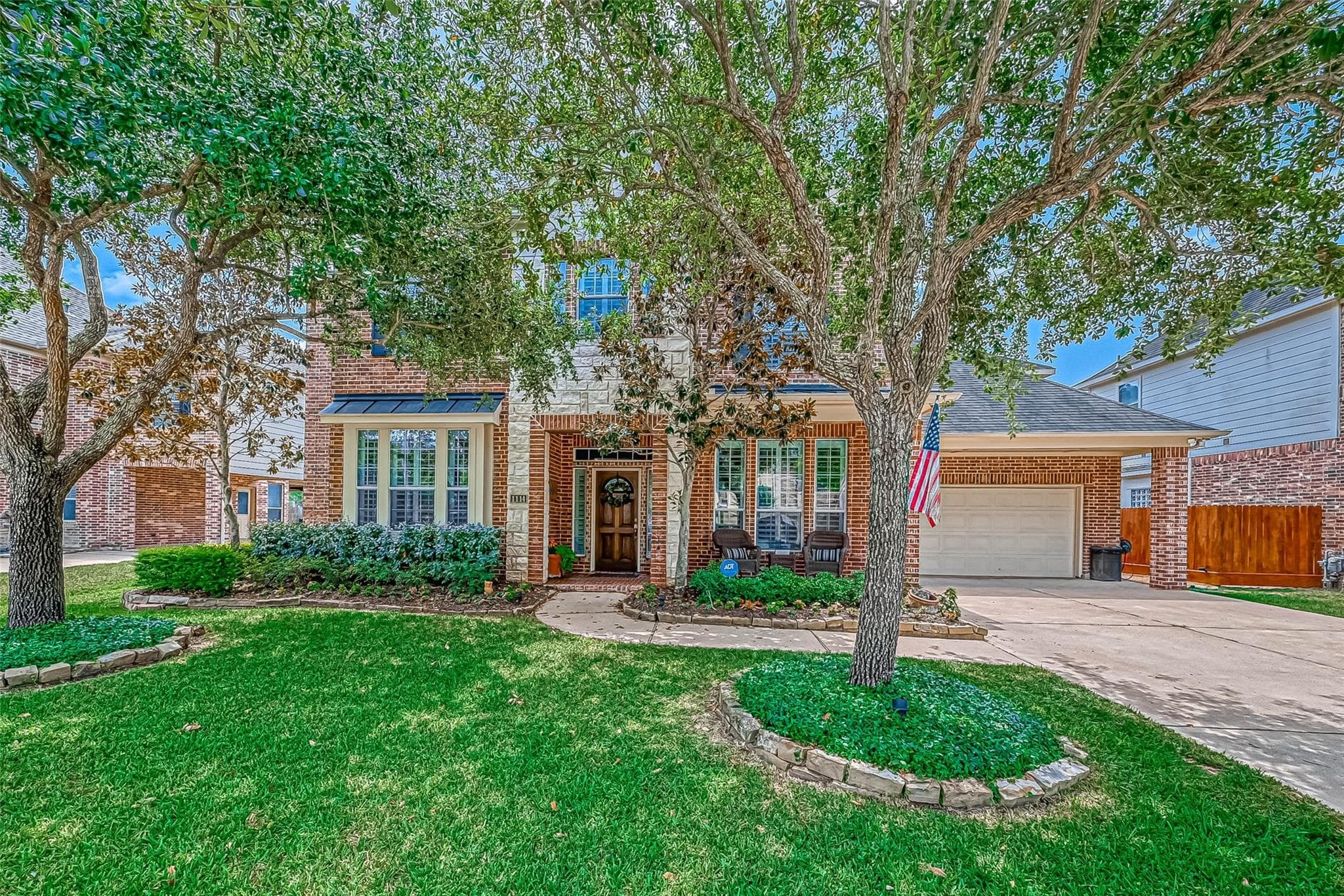 1114 Forest Knoll Ln