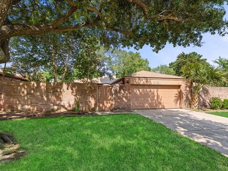 6631 Ambler Dr