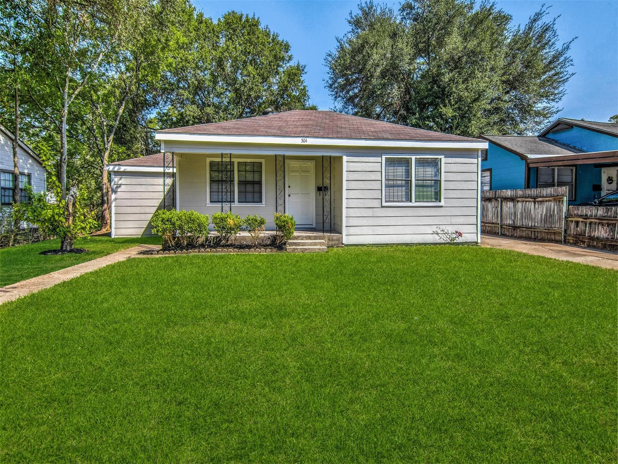 304 Denham Ave