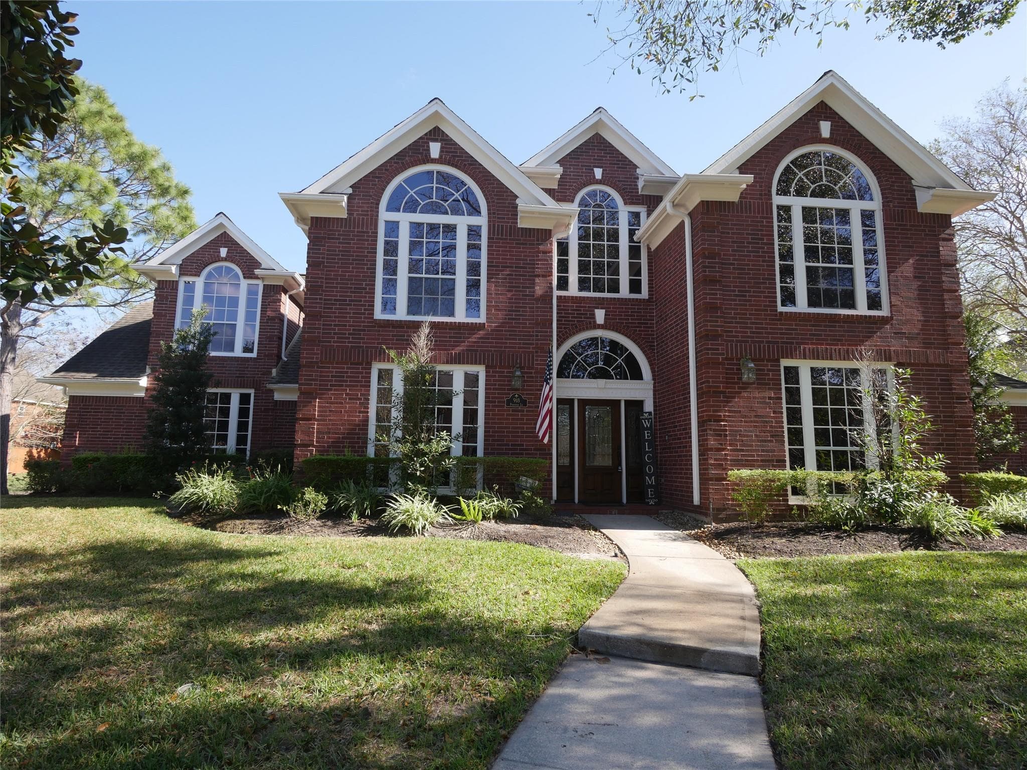 918 Pinewood Ln