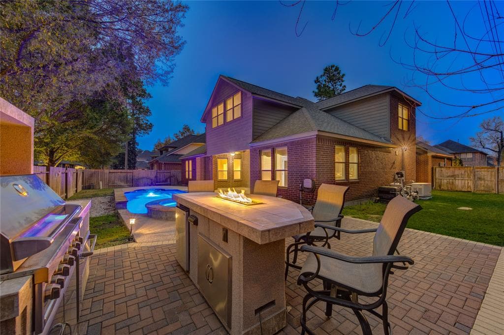 18254 Enchanted Rock Trl