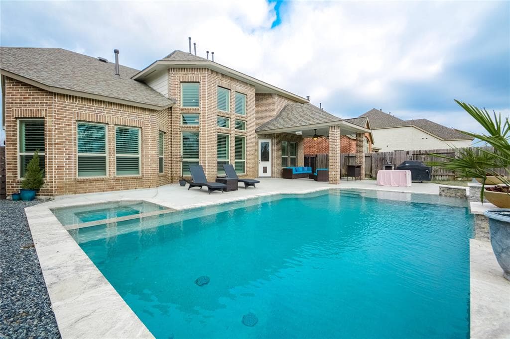 3915 Pinecrest Peak Dr
