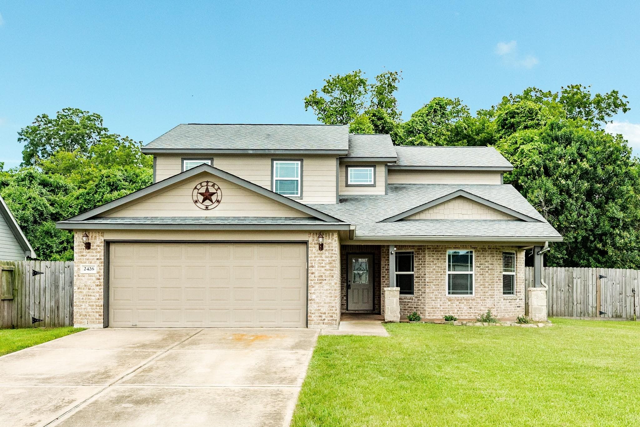2426 Ridgewood Dr