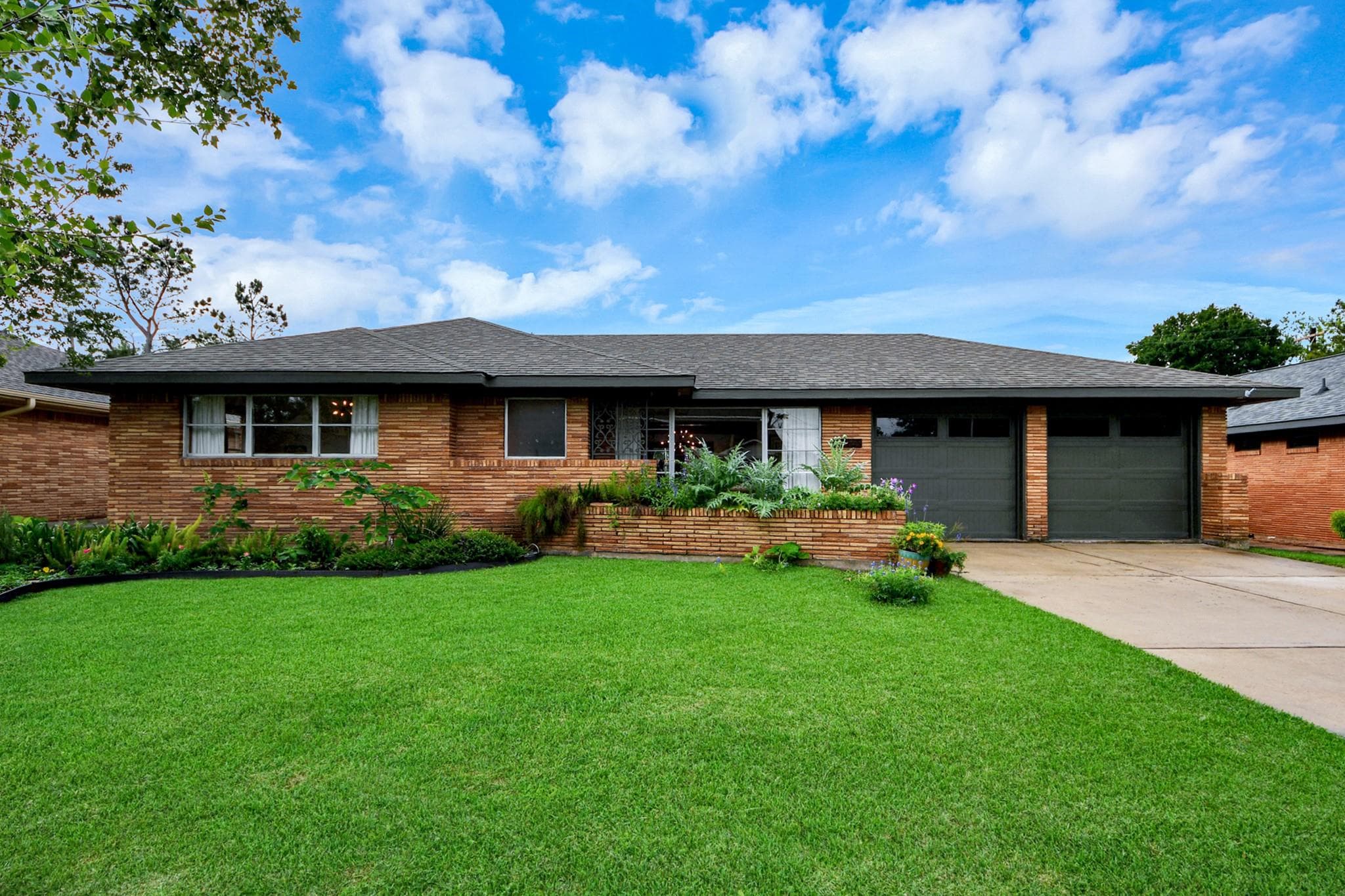 6327 Grovewood Ln
