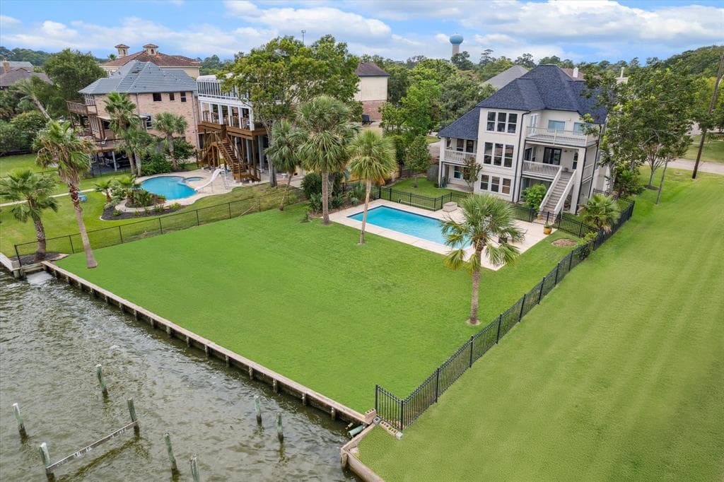 638 Shorewood Dr