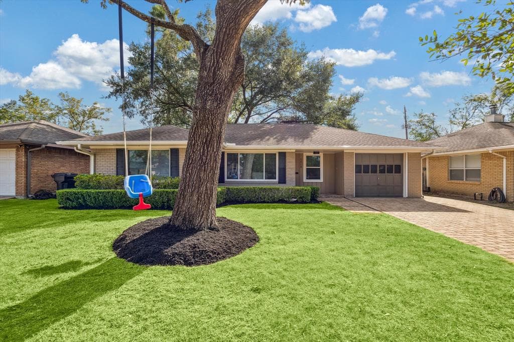 1819 De Milo Dr