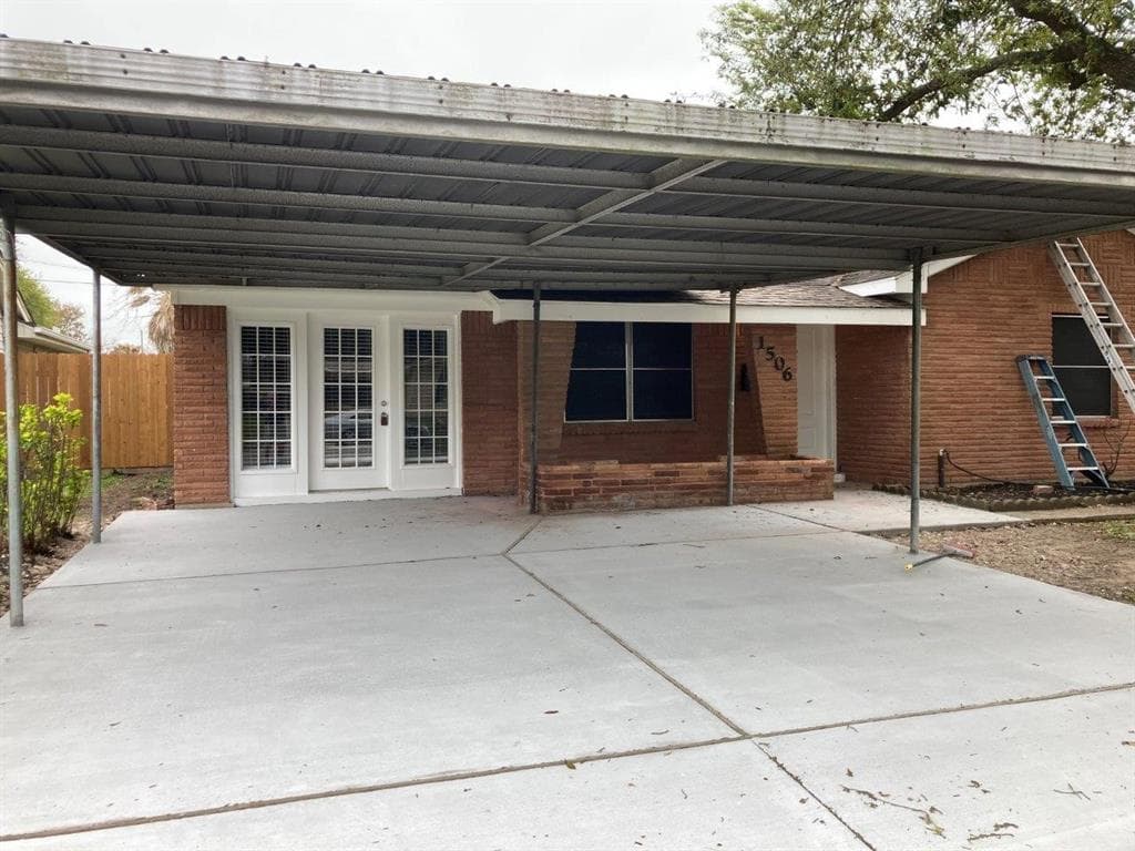 1506 Leggett Dr